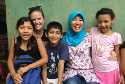 Volunteers Keeley, USA, and Dissa, Indonesia